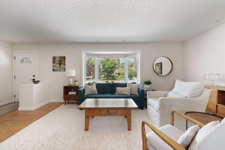 Property Photo: 1571 Windsor Street NW AB T2N 3X5