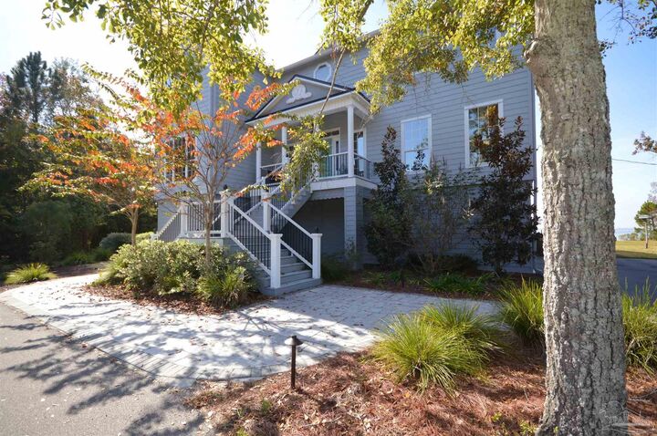 Property Photo:  5517 Bay Meadows Dr  FL 32583 