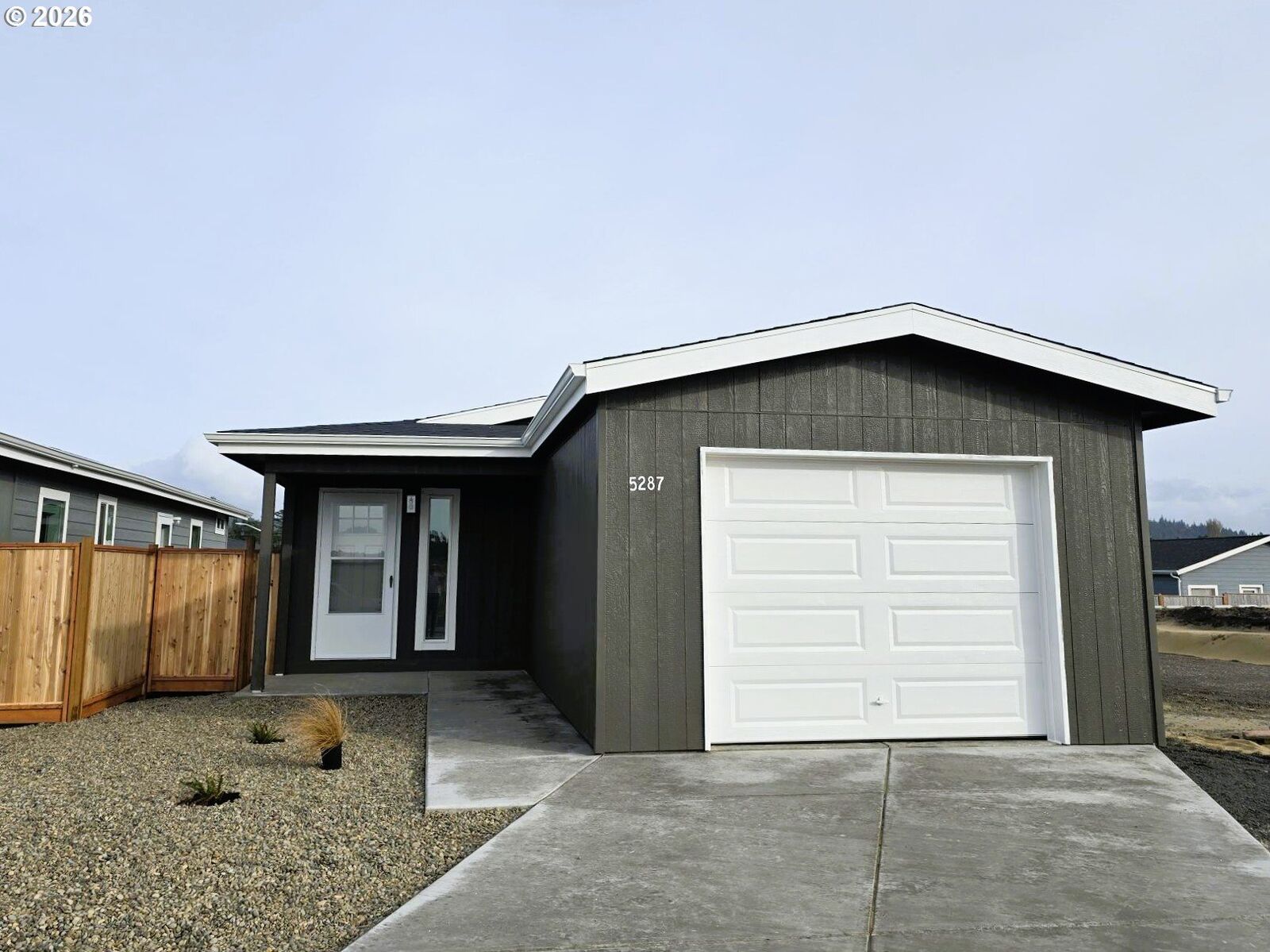 Property Photo:  5287 Maple St  OR 97439 