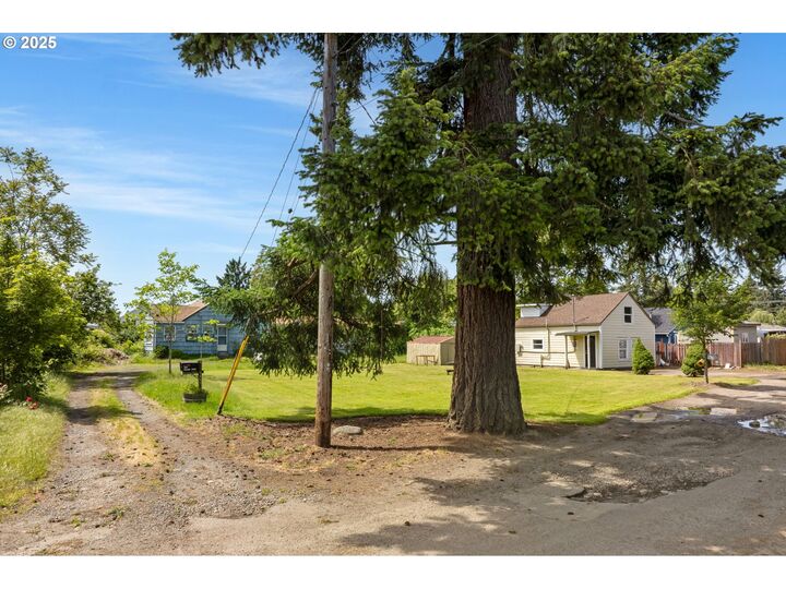 Property Photo:  7931 SE Malden Ct  OR 97206 