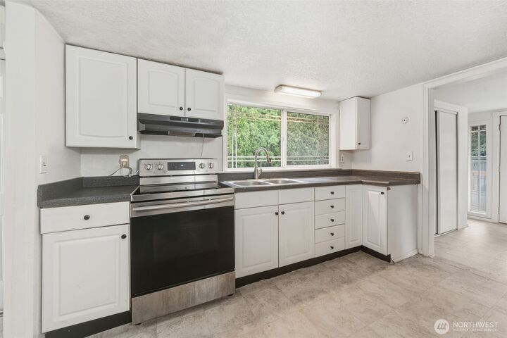 Property Photo:  2210 E 25th Street  WA 98661 