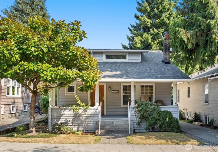 Property Photo:  4618  1st Avenue NE  WA 98105 
