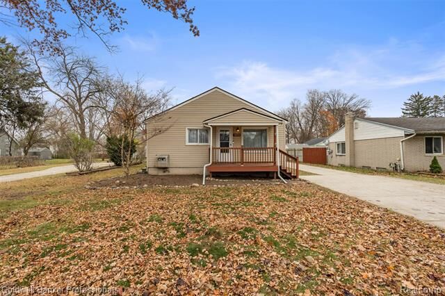 Property Photo: 18288 Deering Street MI 48152