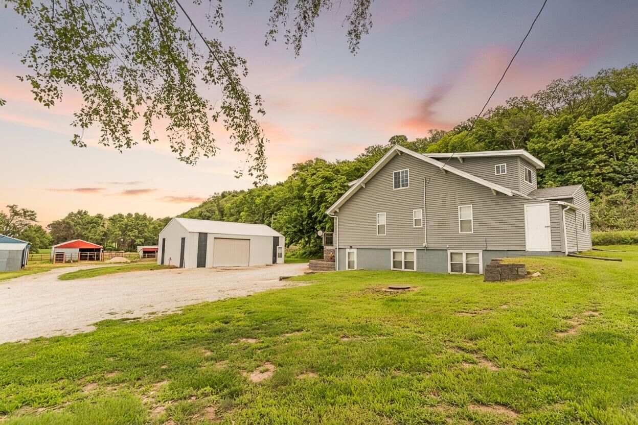 Property Photo: 20800 Paddock Avenue IA 51561