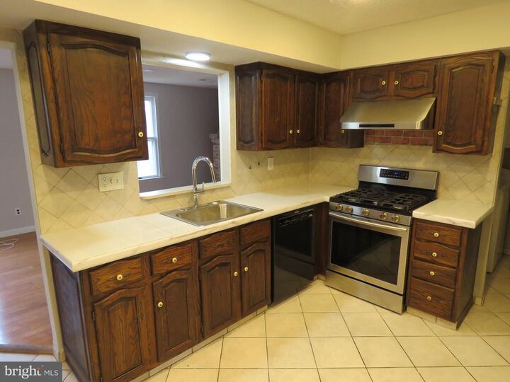 Property Photo:  6240 Patrick Henry Court  PA 19020 