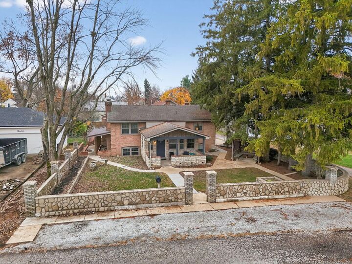 Property Photo:  17 E Oak Street  OH 43110 