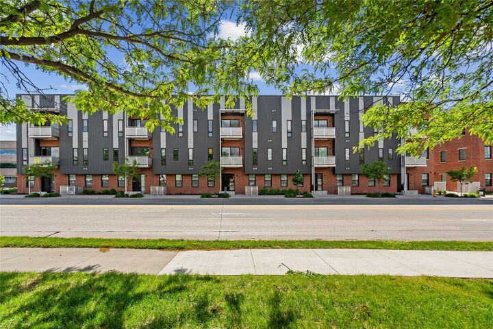 Property Photo:  450 SW 7th Street 205  IA 50309 