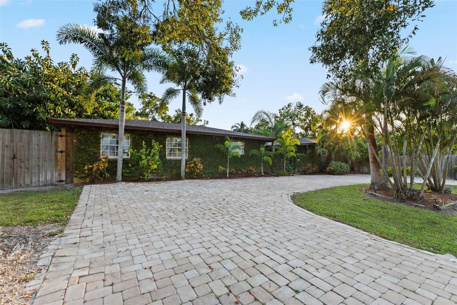 Property Photo: 4301 S Lockwood Ridge Road FL 34231