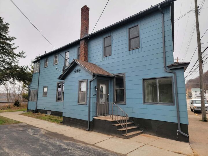 39 N Shore Dr 39 1/2  Fountain City WI 54629 photo