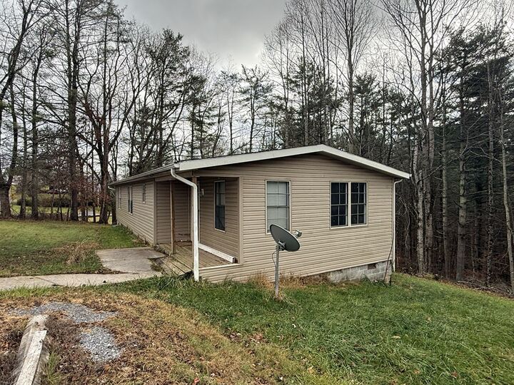 Property Photo:  121 Caldwell St  WV 24712 
