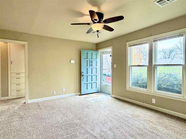 Property Photo:  341 S Peachtree St  OK 74601 