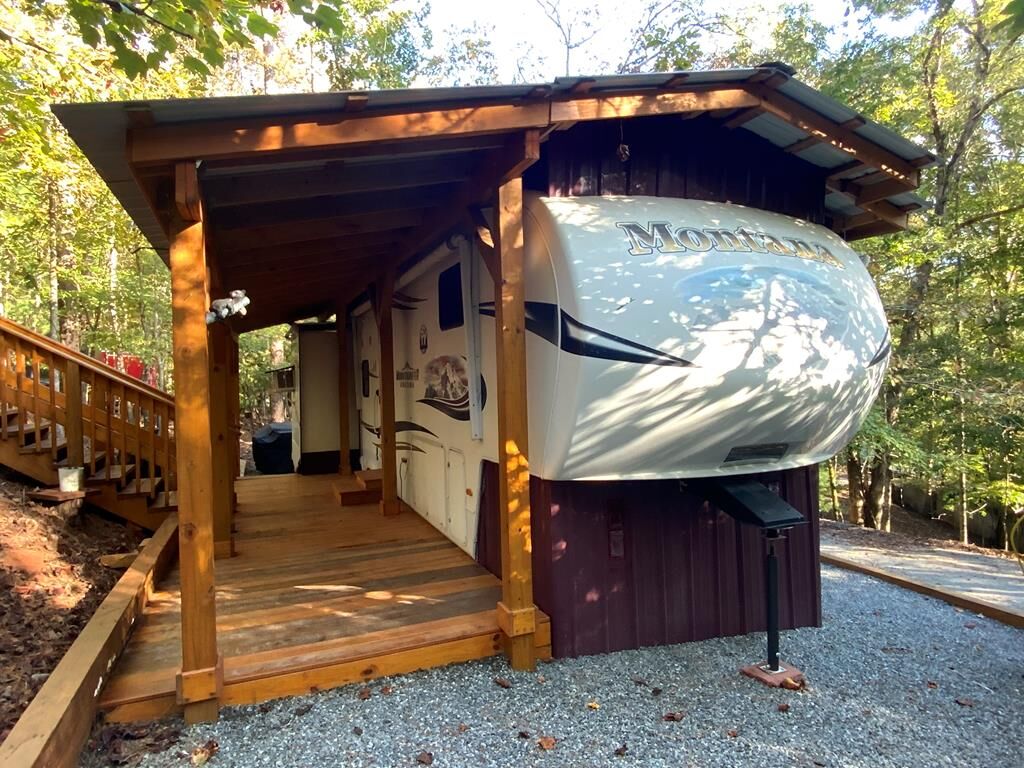 Property Photo:  413 26th Street  GA 30540 