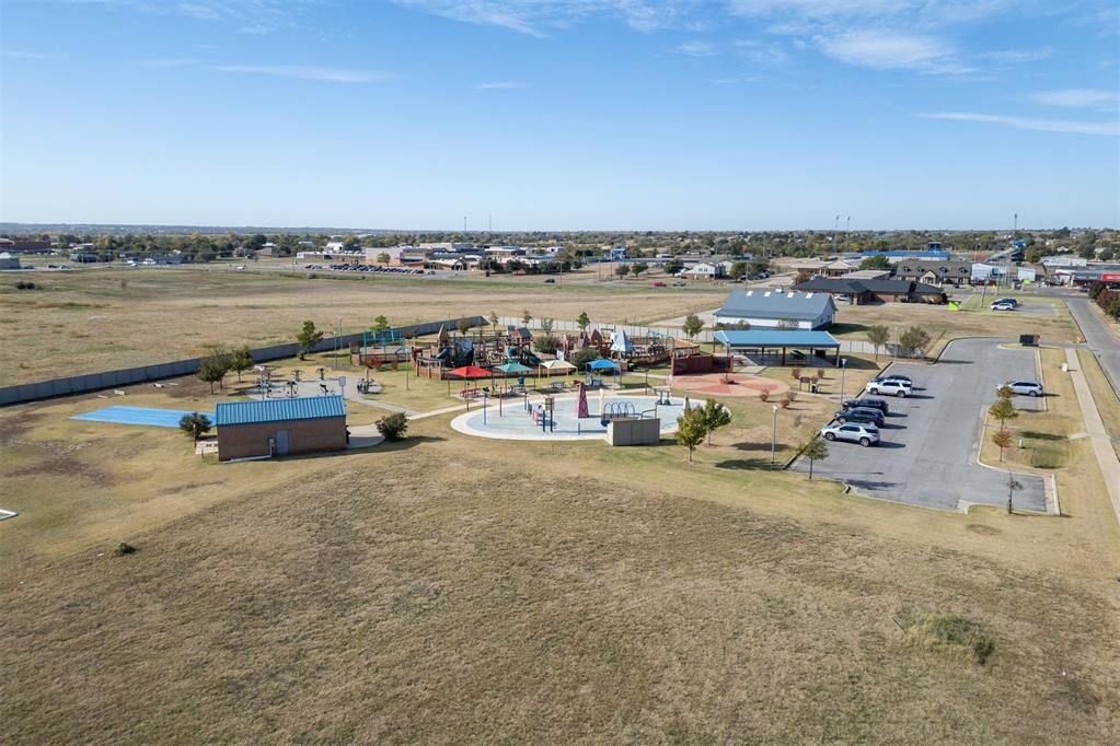 Property Photo: 1221 Walnut Brook Road OK 73078