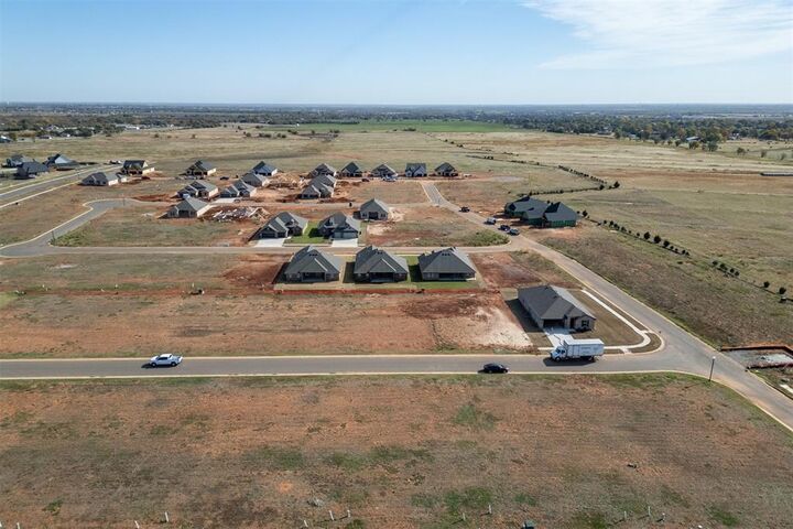 Property Photo: 1184 Burlywood Lane OK 73078