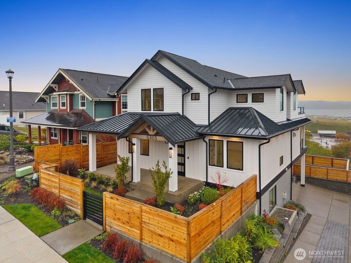 Property Photo: 5305 N Commercial WA 98407