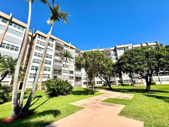 Property Photo:  1200 Saint Charles Pl 218  FL 33026 