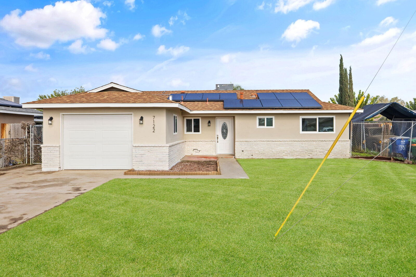 Property Photo: 7122 Ave. 306 CA 93291