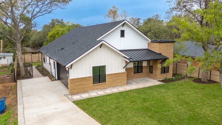Property Photo: 4510 Pack Saddle Pass TX 78745
