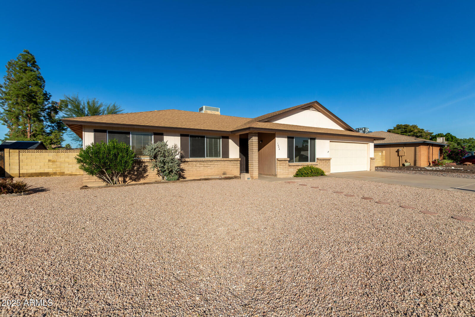 Property Photo: 1046 E Carmen Street AZ 85283