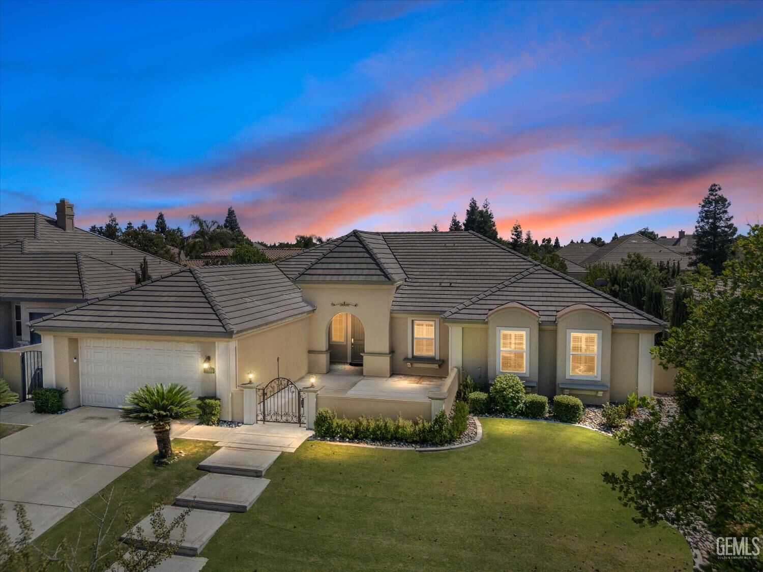 Property Photo:  11009 Strathaven Street  CA 93312 