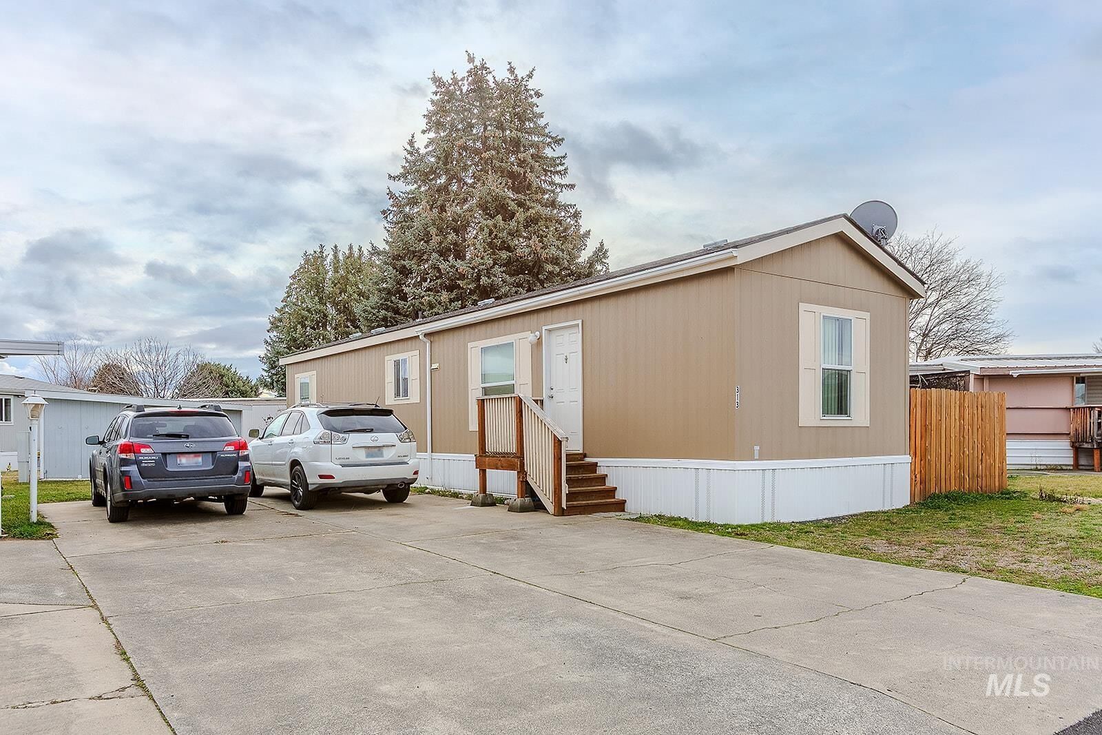 Property Photo:  2015 6th Ave 313  WA 99403 