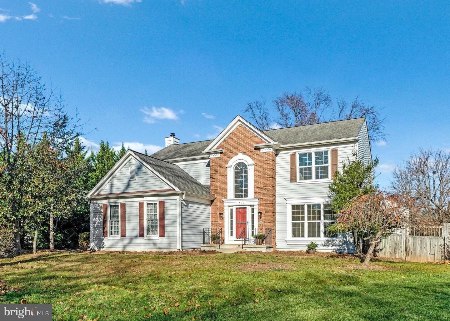 Property Photo:  714 Clairmont Court NE  VA 20176 