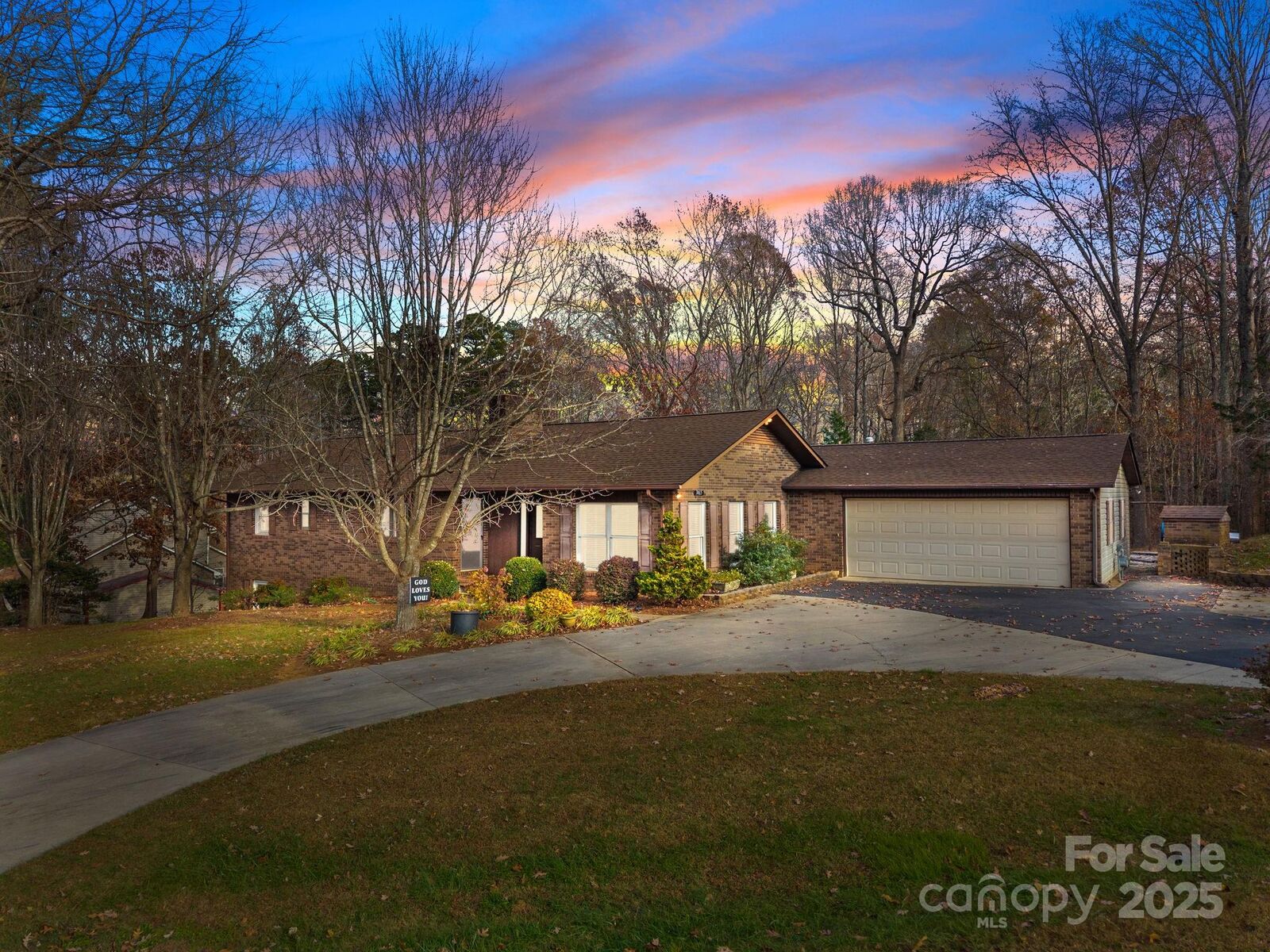Property Photo:  7465 Jones Road  NC 28147 