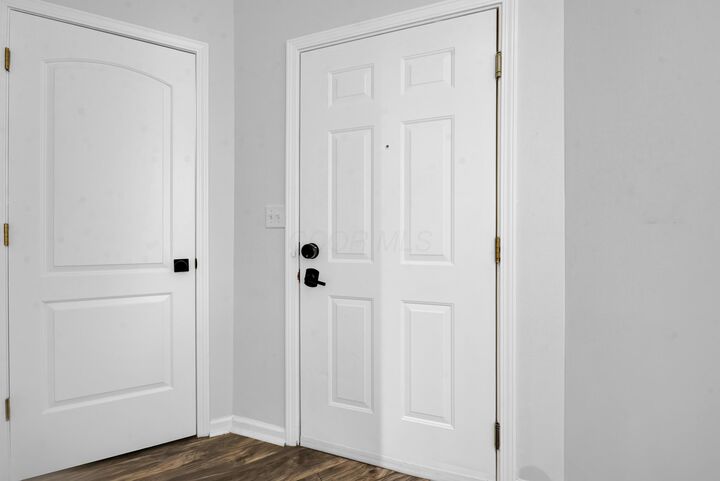 Property Photo:  1925 Fortstone Lane  OH 43228 