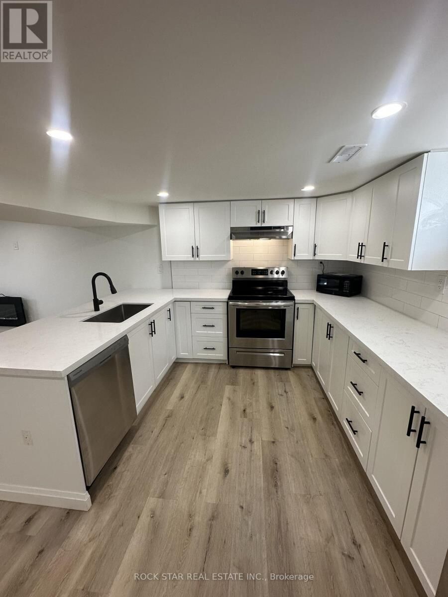 Property Photo:  175 East 5th Street  ON L9A 2Z7 