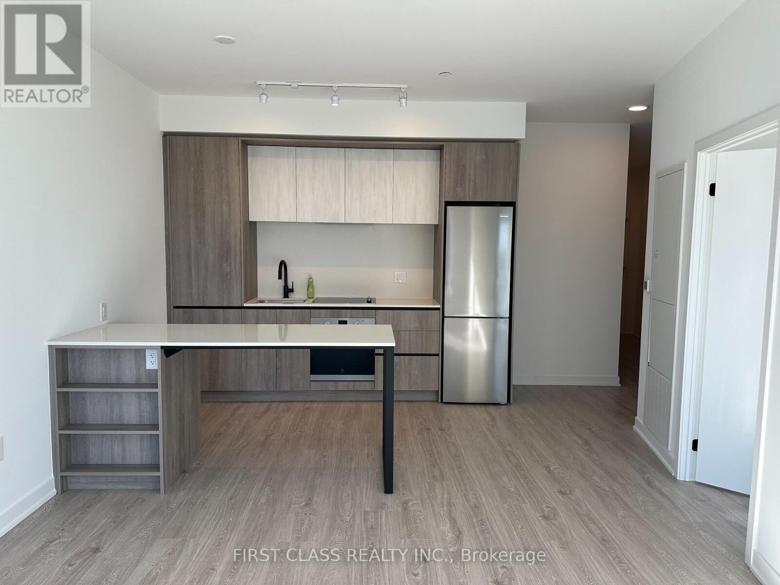 Property Photo:  2495 Eglinton Avenue West 316  ON L5M 2T2 