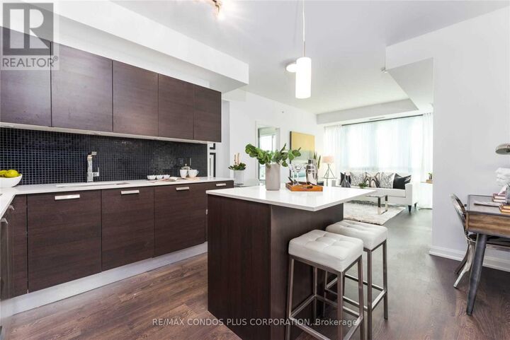 Property Photo:  11 Bogert Avenue 3101  ON M2N 0H4 