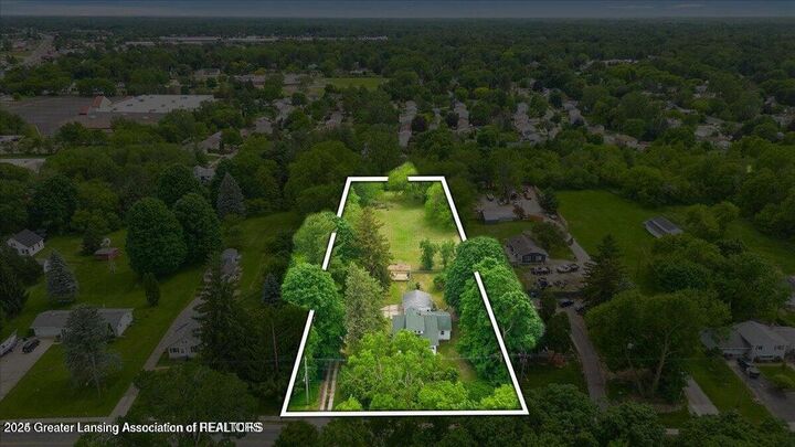 Property Photo: 208 E Northrup Street MI 48911