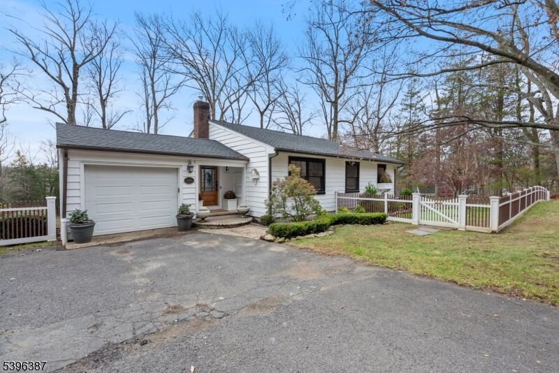 Property Photo:  120 Mountainside Rd  NJ 07945 