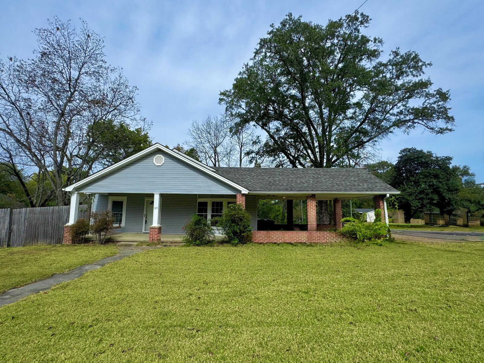 Property Photo: 325 Central Ave MS 39759