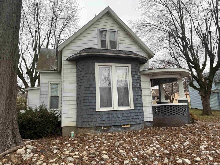 Property Photo:  355 W Walnut Street  IN 47613-9495 