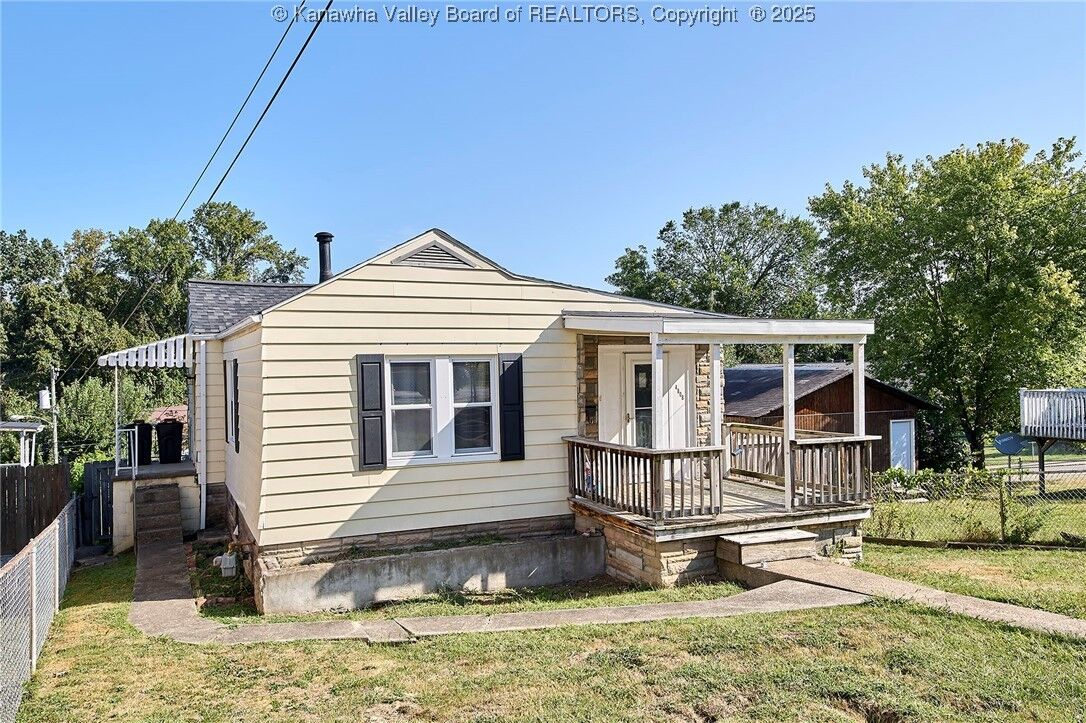 Property Photo: 4808 Spring Hill Avenue WV 25309