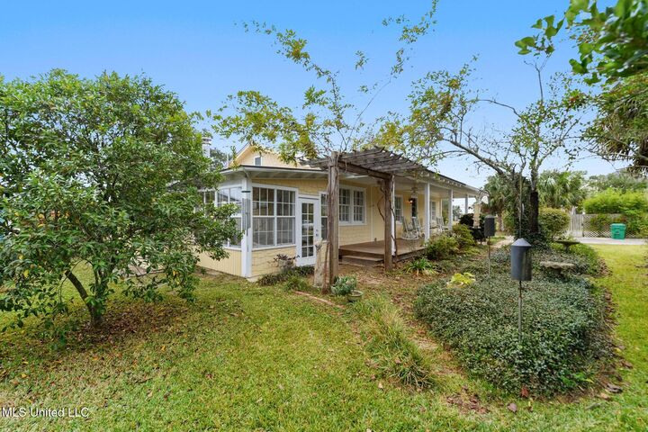 Property Photo: 321 State Street MS 39520