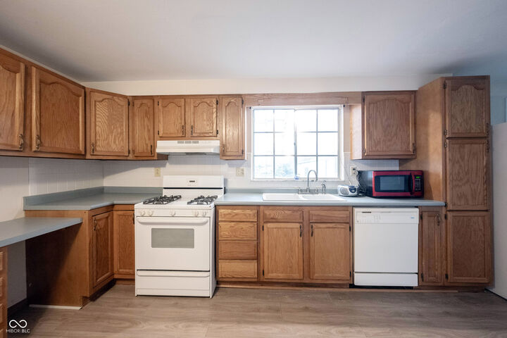 Property Photo: 1565 Evans Avenue IN 46060