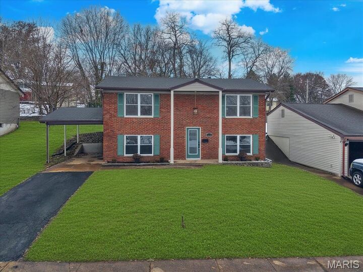 Property Photo:  5376 Ville Rosa Lane  MO 63042 