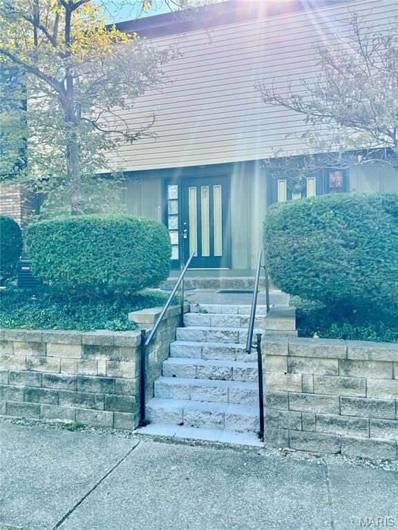 Property Photo:  2 French Quarter  IL 62223 