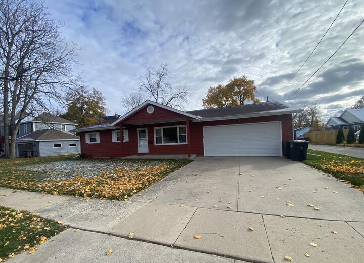 Property Photo:  1020 North St  WI 53147 