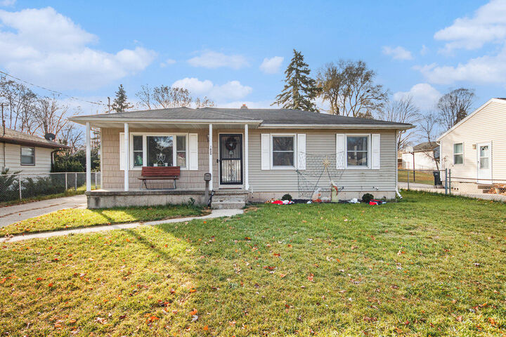 Property Photo:  1620 Royal Oak Street SW  MI 49519 