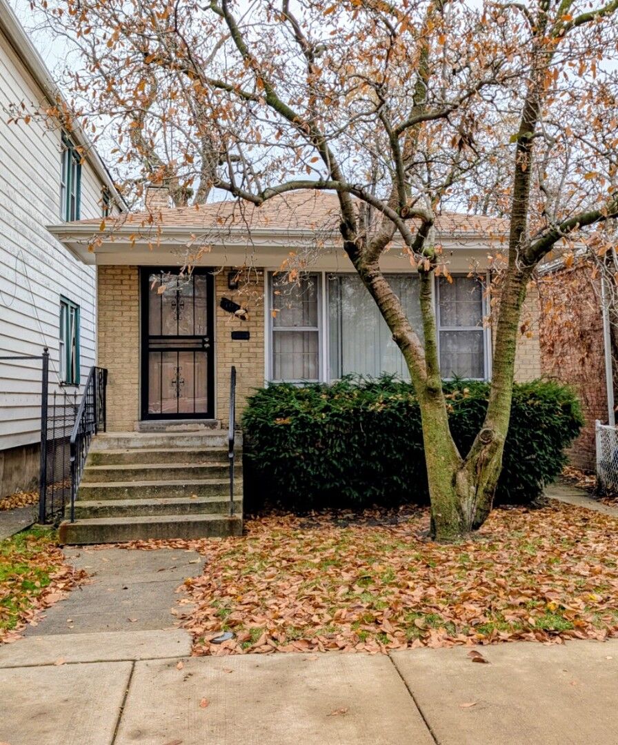 Property Photo: 7935 S East End Avenue IL 60617