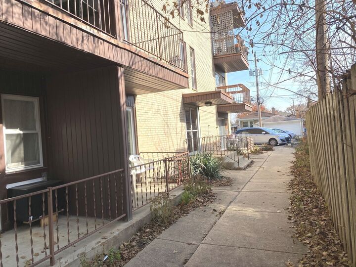 Property Photo:  5815 N Spaulding Avenue 2C  IL 60659 