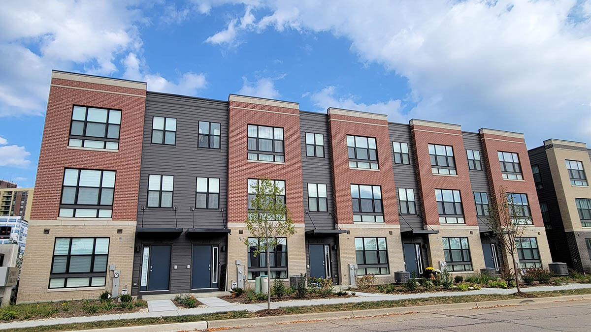 Property Photo:  390 Summit Circle  IL 60148 