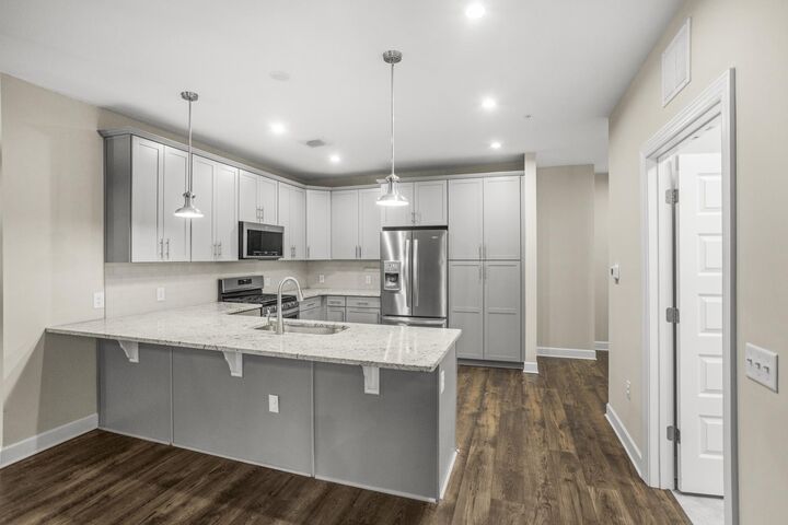 Property Photo:  141 Saundersville Rd 1402  TN 37075 