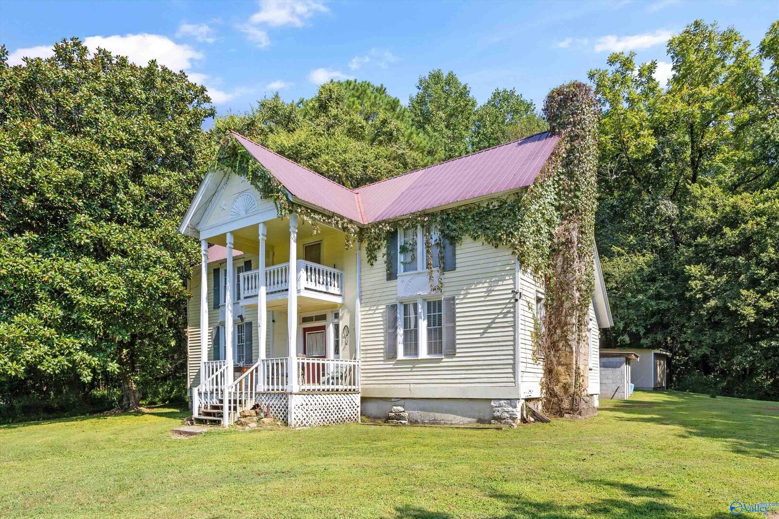 Property Photo:  3818 County Road 4  AL 35751 