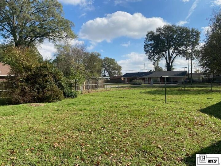 Property Photo: 200 Lakeshore Drive LA 71203