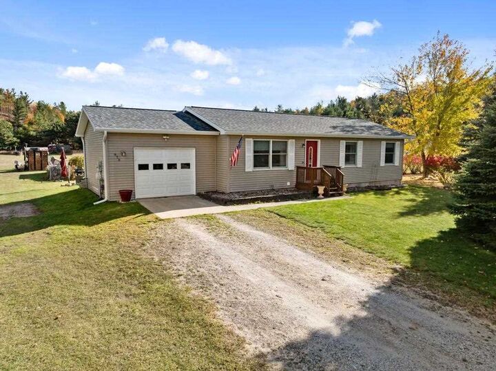 973 S Ellsworth  Petoskey MI 49770 photo