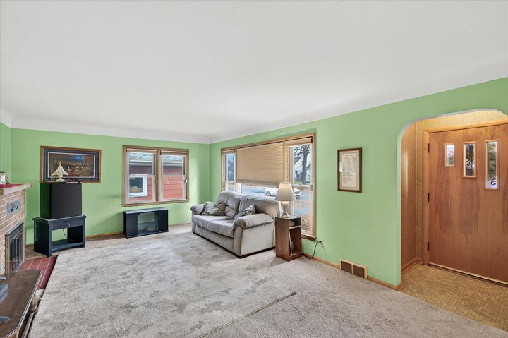 Property Photo: 5121 Aldrich Avenue N MN 55430